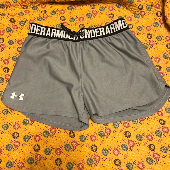 Under Armour Shorts size youth medium - Picture 1 of 7